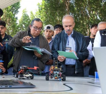 Estudiantes de Mecatrónica presentan proyectos innovadores en energía, salud y agroindustria