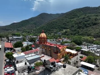 Gobierno de Querétaro entrega restauración de parroquia histórica en la Sierra Gorda