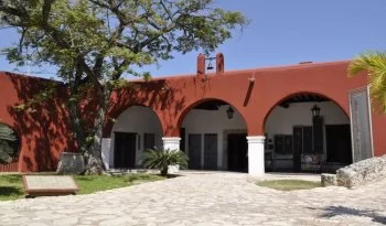 INAH presenta libro sobre excavación monumental en arquitectura maya