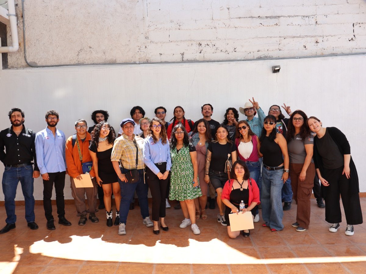 Estudiantes de antropología visitan el Archivo General de Chihuahua para capacitarse en conservación documental