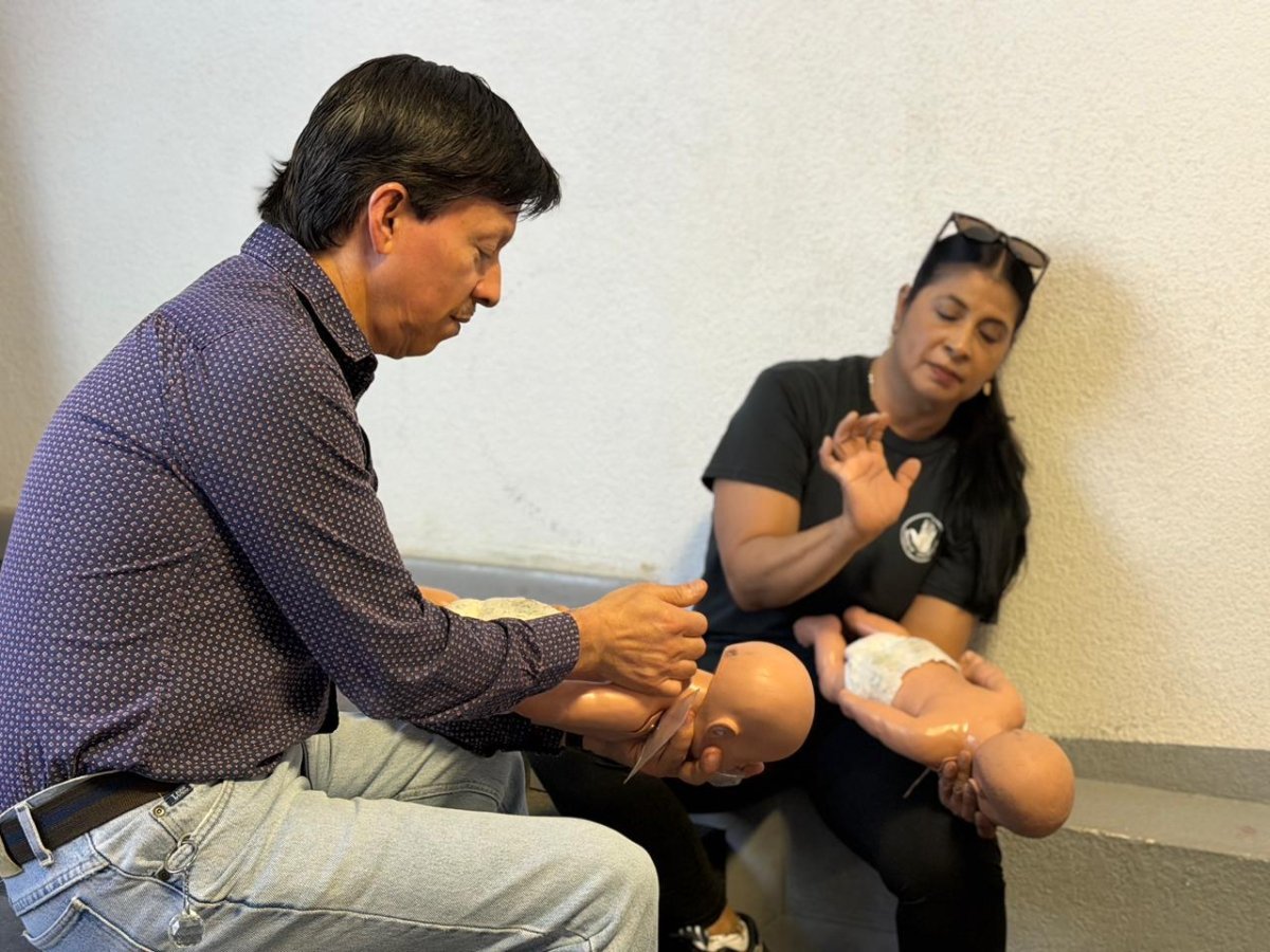 Capacitan a cuidadores de adultos mayores en primeros auxilios en Chihuahua