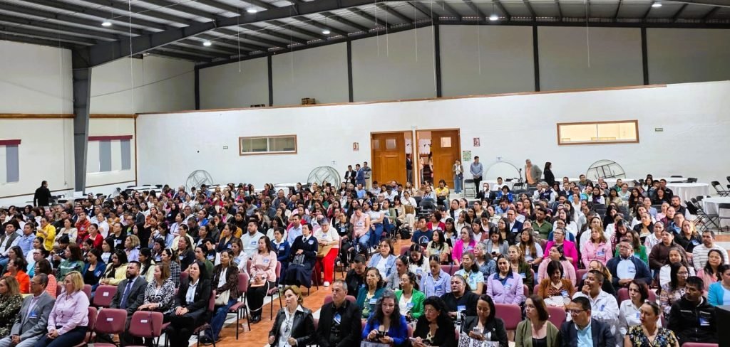 Congreso EducAcción en San Luis de la Paz reúne a más de 400 docentes con 26 talleres y conferencia sobre IA