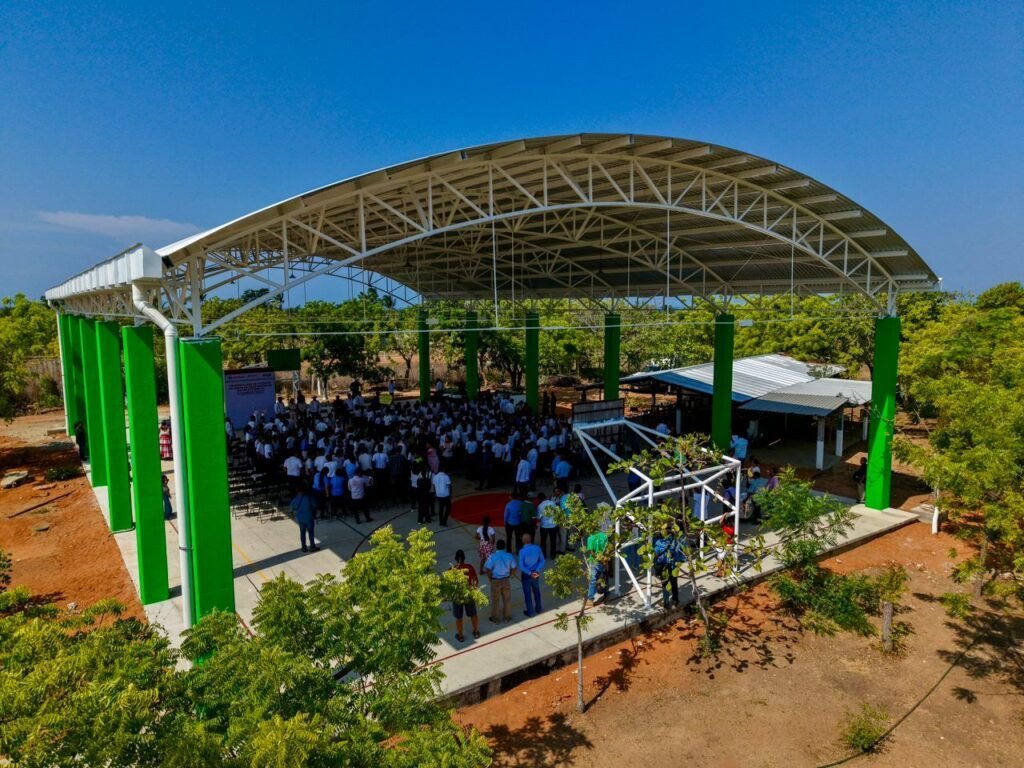 Gobernador Jara inaugura techado en Cecyteo 31 de Santa María Tonameca con inversión de 3.1 mdp