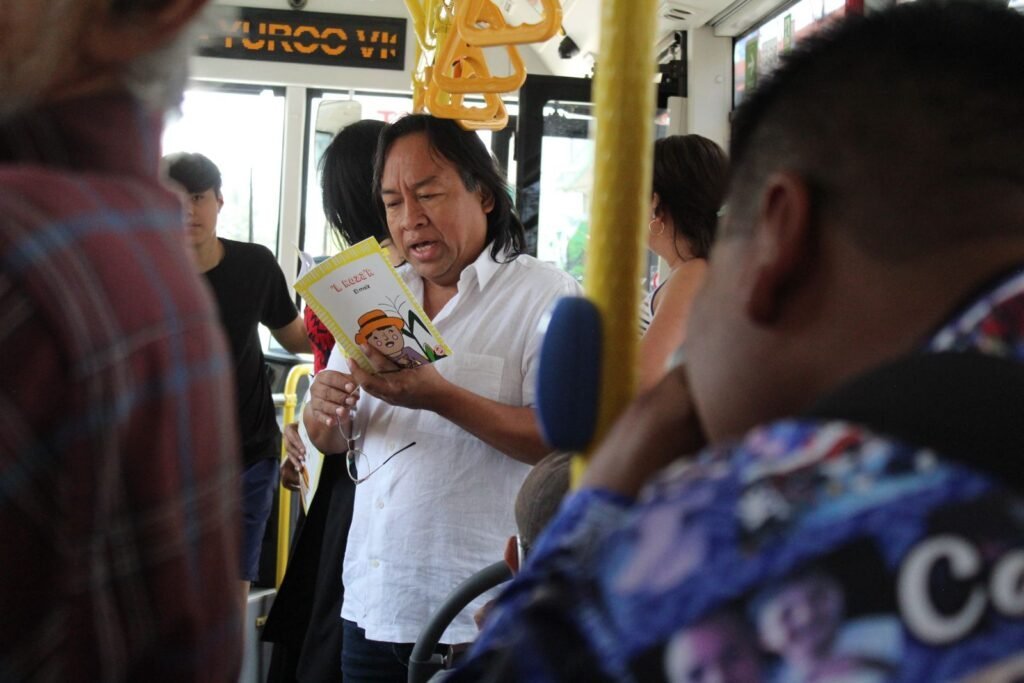 Más de 200 personas participan en lectura simultánea en lenguas originarias en BinniBus Oaxaca