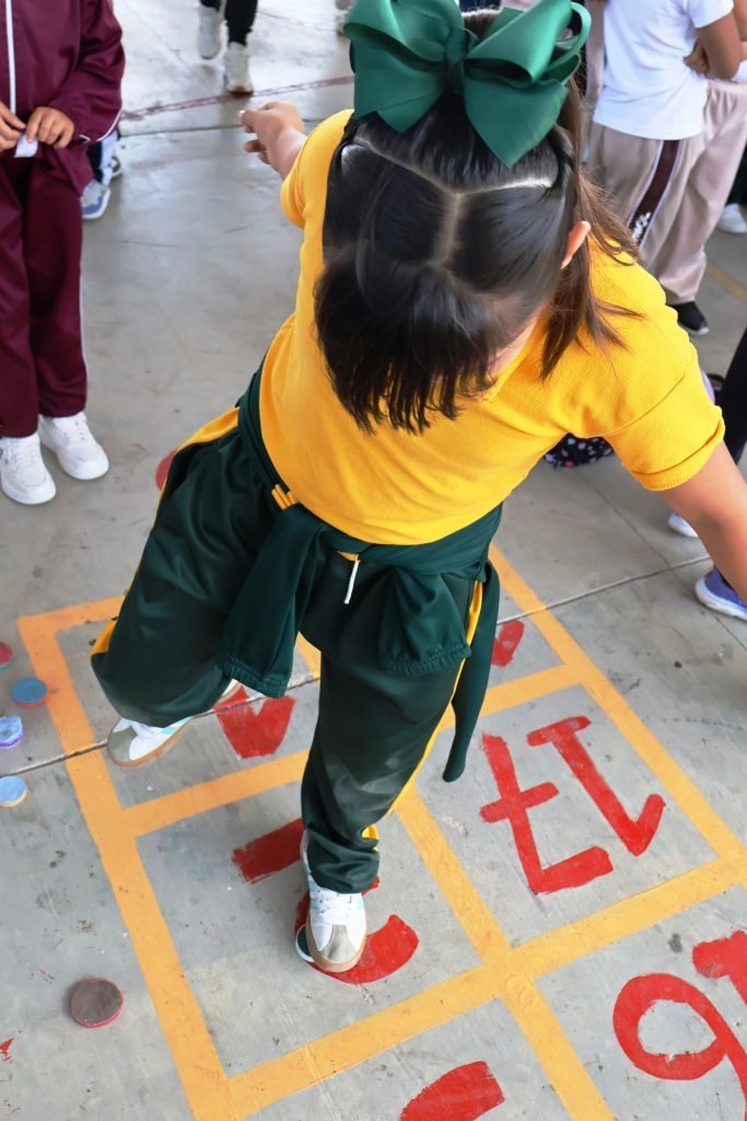 Más de 550 niños rescatan juegos tradicionales en León para fortalecer su desarrollo integral