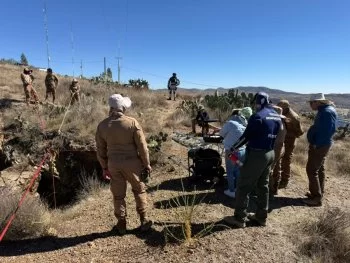 Buscan a desaparecidos en el cerro del Grillo con cámara de pozo profundo en Zacatecas