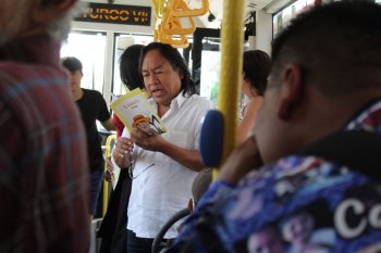 Más de 200 personas participan en lectura simultánea en lenguas originarias en BinniBus Oaxaca