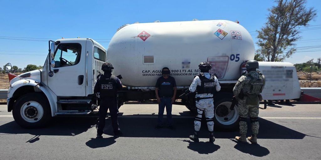 Aseguran pipa con 11 mil litros de gas LP en Celaya; detienen a conductor por irregularidades