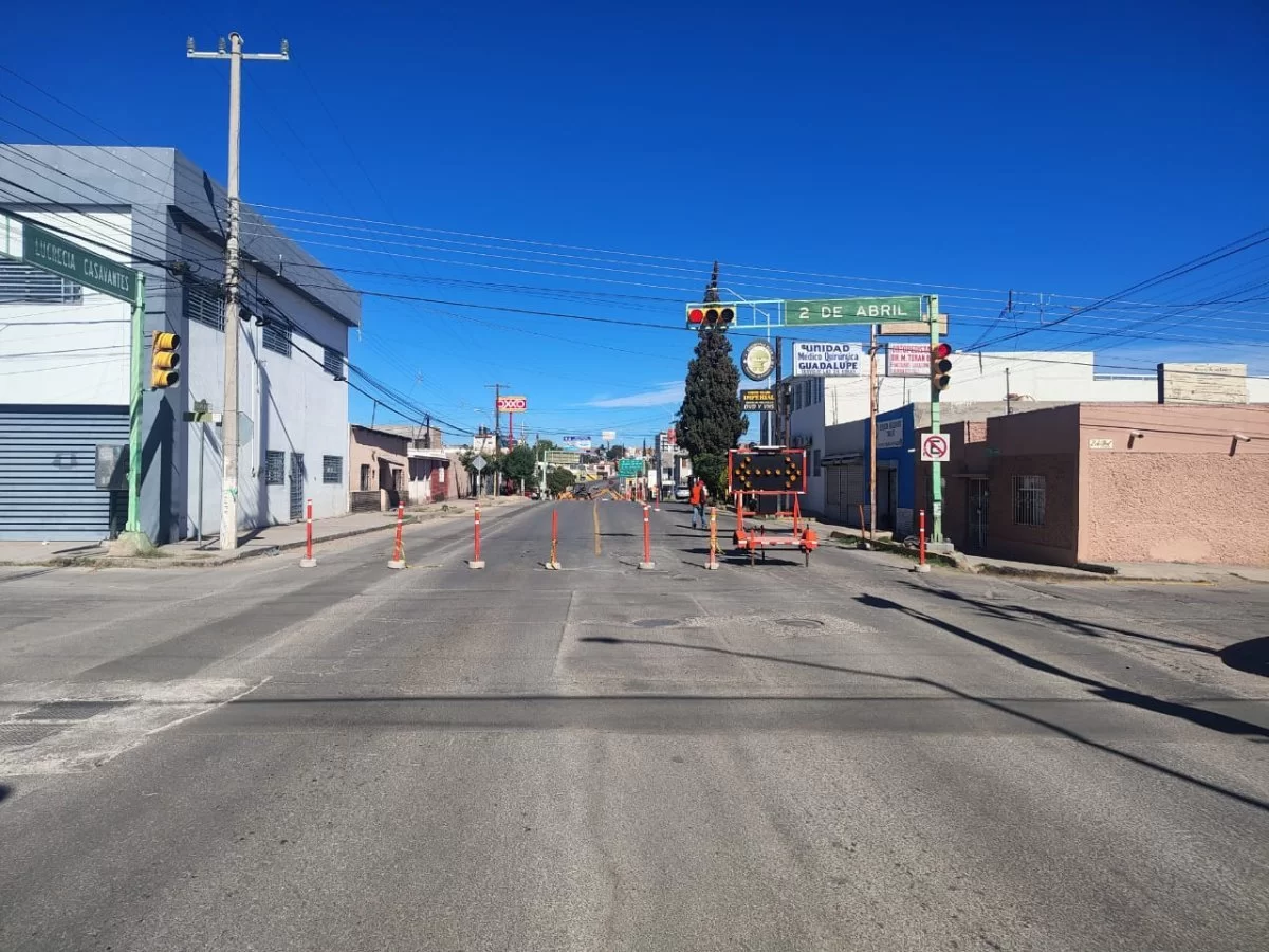 Cierran carril en avenida Homero por obra de alcantarillado en Chihuahua