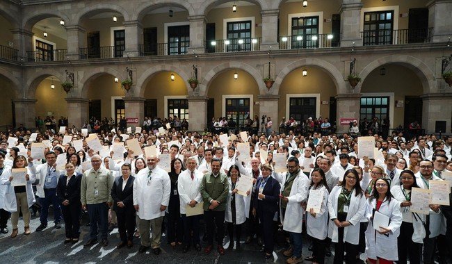 IMSS incorpora a mil 123 médicos especialistas en el Estado de México; 60% son mujeres