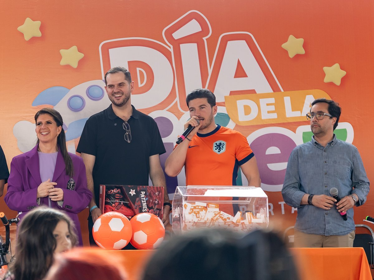 Gobernador Samuel García celebra el Día de la Niñez en el Parque Libertad con juegos y rifas