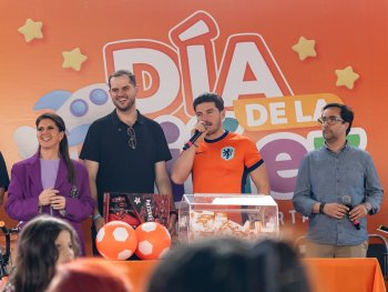 Gobernador Samuel García celebra el Día de la Niñez en el Parque Libertad con juegos y rifas