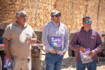 Gobierno de Chihuahua entrega 500 pacas de rastrojo a ganaderos de Praxedis G Guerrero