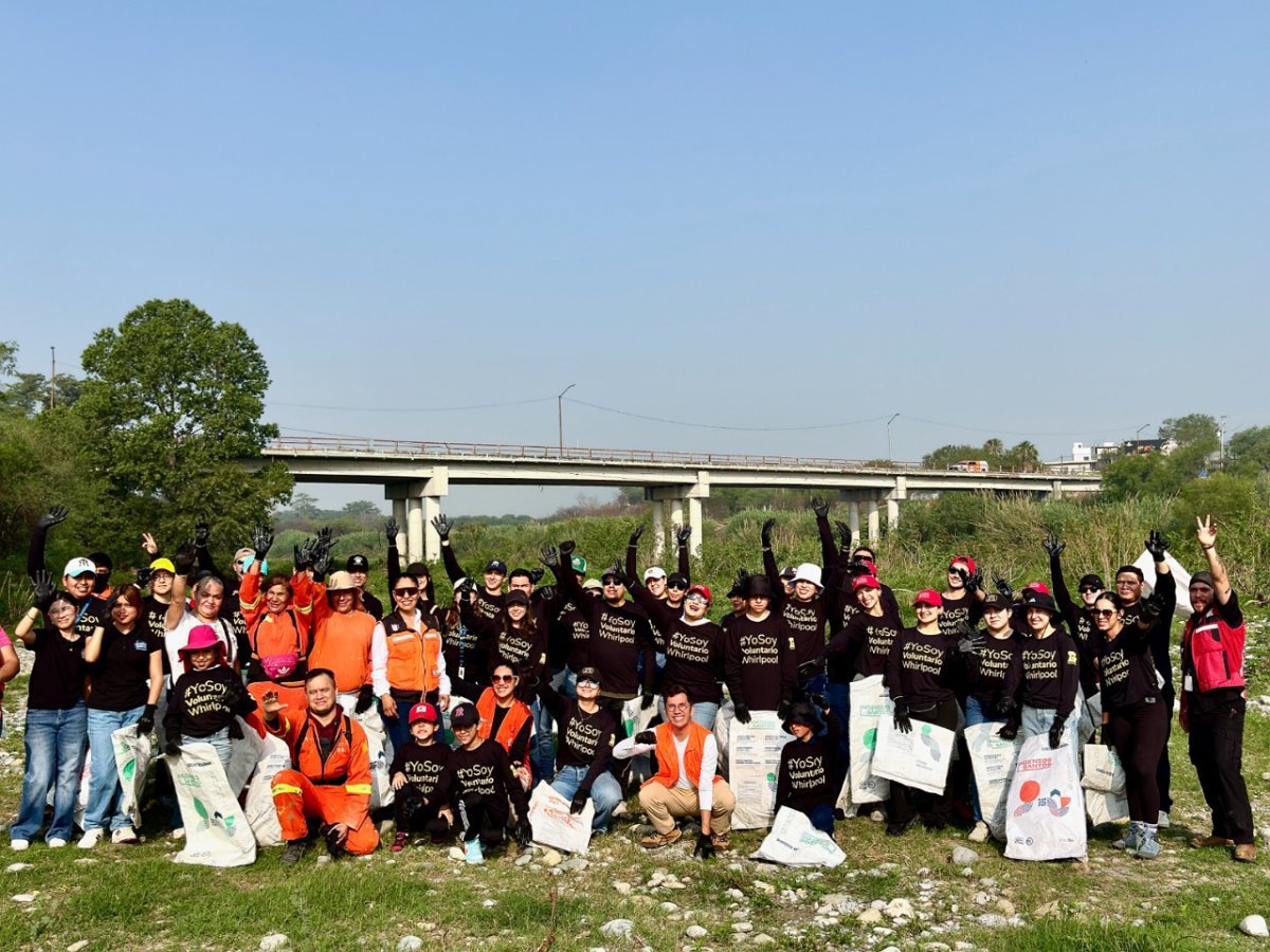 Voluntariado retira 70 toneladas de residuos y mil 752 llantas del Río Santa Catarina en NL
