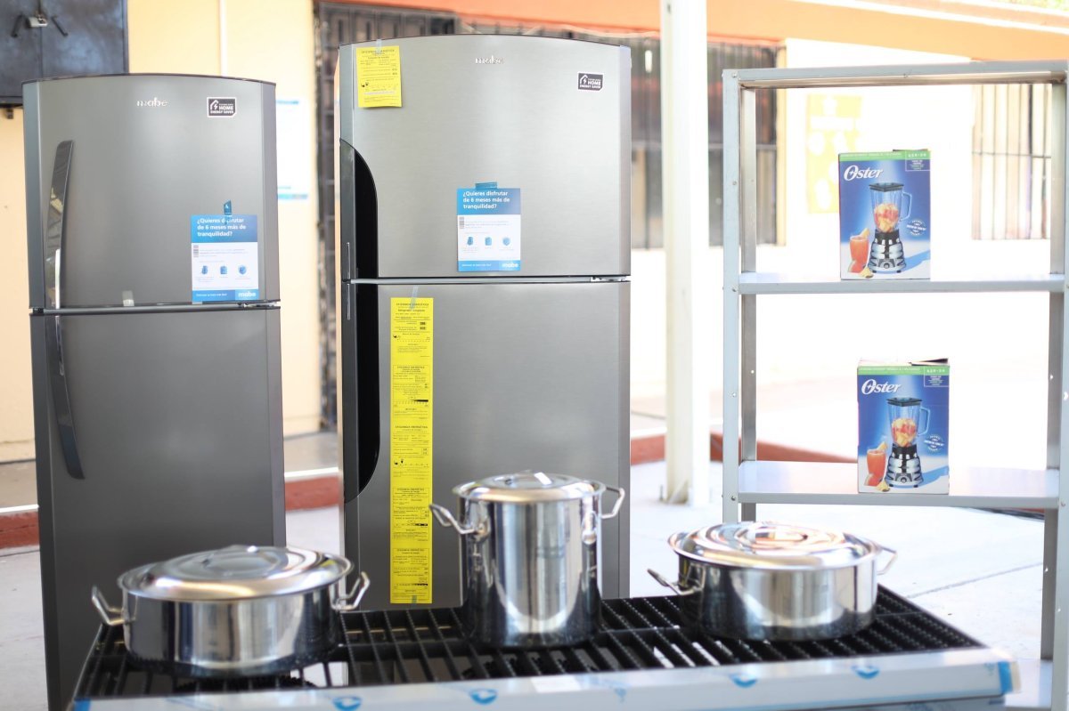 SEDIF entrega mobiliario para espacios alimentarios en 6 municipios de Querétaro