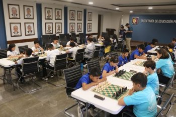 Ajedrez escolar crece en Baja California Sur con 300 nuevos alumnos; inicia etapa estatal