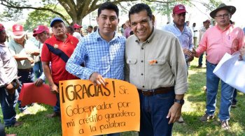 Gobernador Javier May entrega 326 tarjetas del Bienestar en Macuspana