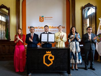 Nuevo León promulga nueva Ley de Educación; es referente nacional, afirma Samuel García