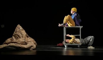 La bruma de Atacama: teatro gestual y digital sobre el desierto chileno en el INBAL