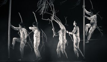 Lo que contiene el silencio: danza butoh y mástil chino en el Teatro de la Danza
