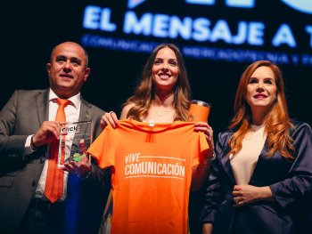 Mariana Rodríguez llama a estudiantes de la UANL a mantenerse fieles a su esencia