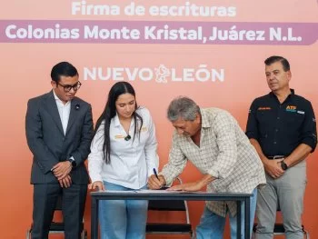 Ratifican 100 escrituras en Monte Kristal tras más de 30 años de espera en Juárez, Nuevo León