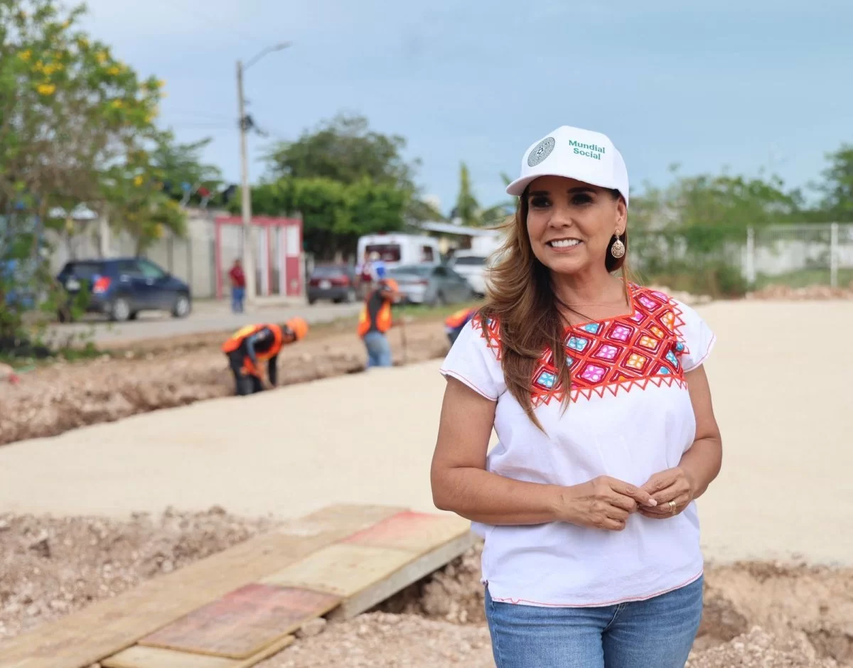 Mara Lezama supervisa cancha en Chetumal como parte del programa federal 'Mundial Social 2026'