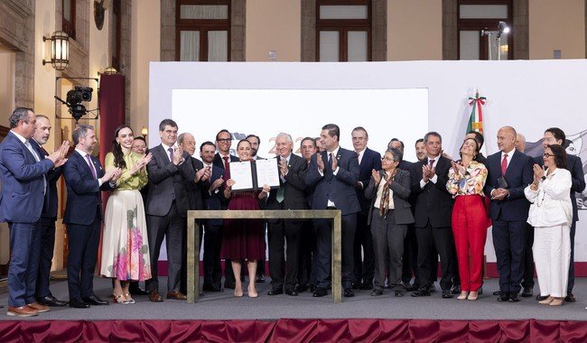 Sheinbaum firma acuerdo histórico para impulsar el acero mexicano en compras públicas