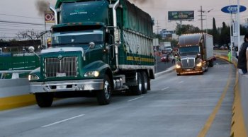 Gobernador abre puente Independencia en Morelia para resolver conflicto vial del tren