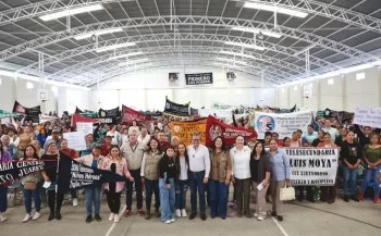 Gobernador David Monreal encabeza entrega de tarjetas del programa La Escuela es Nuestra en Fresnillo