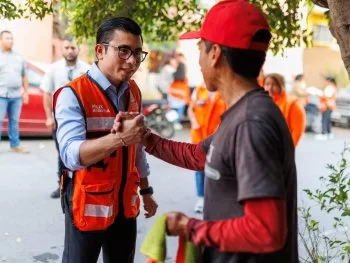 Gobierno de NL recorre colonia Tierra y Libertad para escuchar necesidades ciudadanas