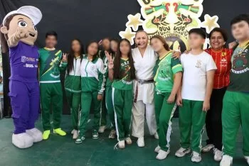 Karate Do por Amor a Puebla: Secretaría de las Mujeres capacita a más de 500 estudiantes en la Mixteca