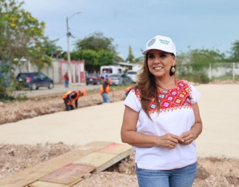 Mara Lezama supervisa cancha en Chetumal como parte del programa federal 'Mundial Social 2026'