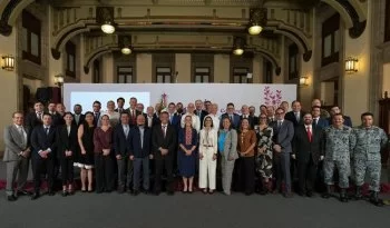 Sheinbaum anuncia acuerdo para bajar el diésel a 27 pesos desde la próxima semana