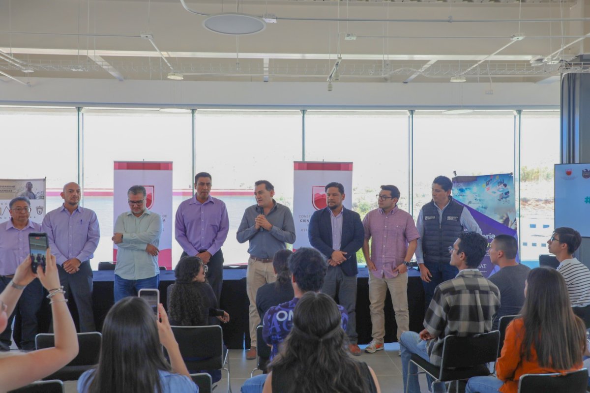 Jóvenes participan en Primera Expo Orienta Posgrados Quantum 2026 en Zacatecas