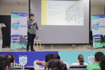 Estudiantes de la UTC presentan proyectos tecnológicos para la industria