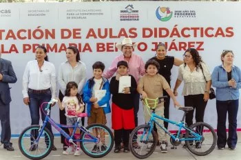Gobernador David Monreal inaugura rehabilitación de aulas en primaria de Valparaíso