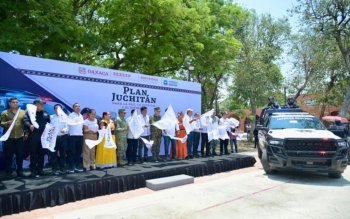 Gobernador Salomón Jara entrega patrullas y motopatrullas para reforzar seguridad en Juchitán