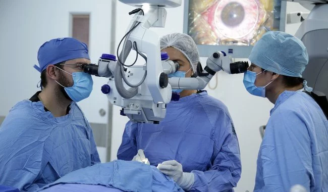 IMSS La Raza alcanza 4 mil trasplantes de córnea; reducen tiempos de espera