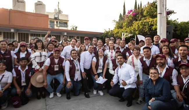 SEP inicia entrega de tarjetas de Beca Rita Cetina para primaria; Sheinbaum encabeza evento