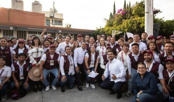 SEP inicia entrega de tarjetas de Beca Rita Cetina para primaria; Sheinbaum encabeza evento