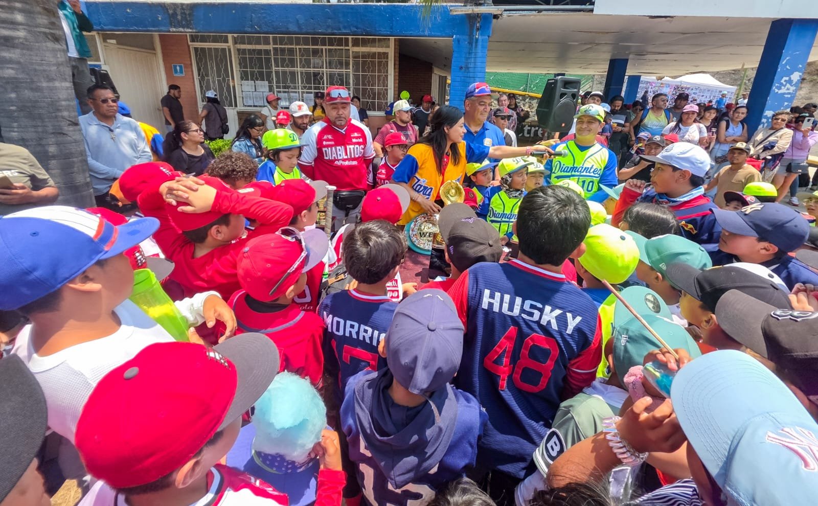 122 equipos infantiles compiten en torneo de béisbol por el Día de la Niña y el Niño en Puebla