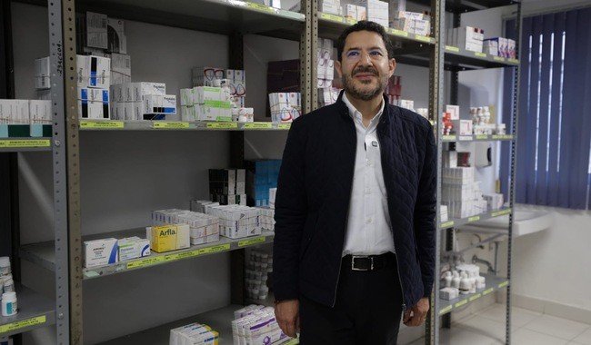 Martí Batres verifica abasto de medicamentos y entrega credenciales en Hidalgo y Edomex