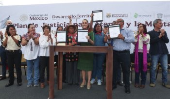 Sheinbaum restituye 54.5 hectáreas a Atenco y promete que nunca más habrá represión