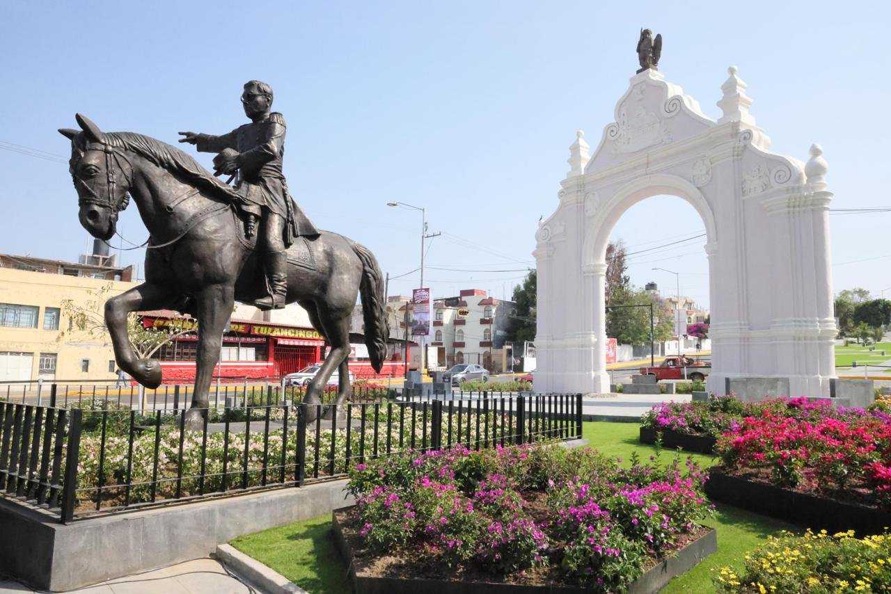 Rehabilitan Arco de Loreto y escultura de Zaragoza en Puebla; exaltan memoria del 5 de Mayo