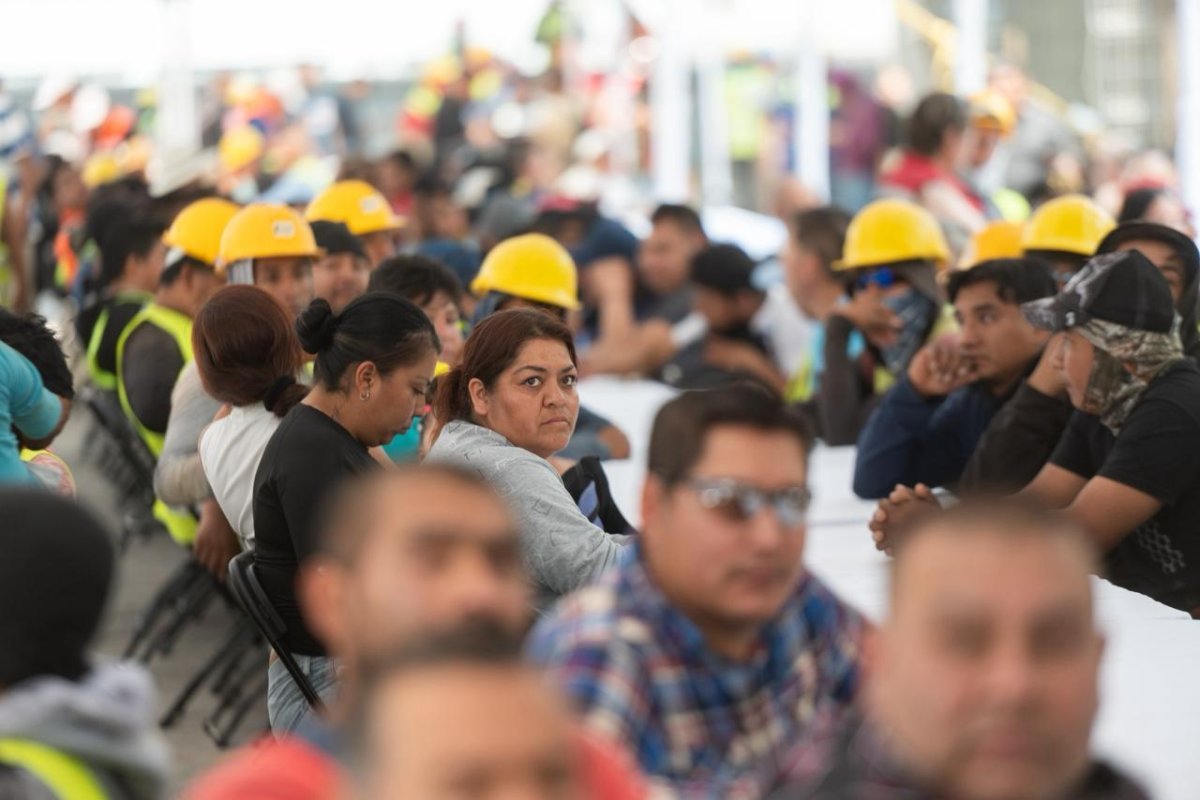 STyFE y Sobse celebran a trabajadores de la construcción con concurso de cruces en CDMX