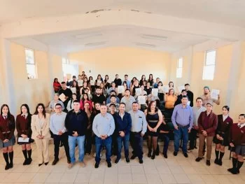 Cecytez entrega títulos a egresados de Minería y Diseño Gráfico en El Saucito