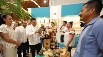 Gobernador de Tabasco reconoce a ballets folklóricos en la Feria Tabasco 2026