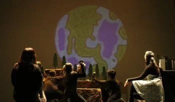 Ojos de nube: obra infantil aborda discriminación y crisis ambiental en el Teatro El Galeón