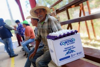 Secretaria de las Mujeres entrega apoyos alimentarios en comunidades de San Joaquín